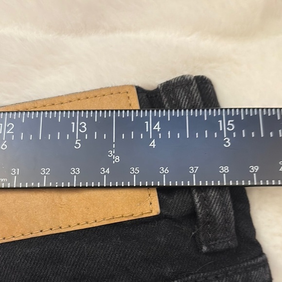 H&M‎ Relaxed Black Jean Shorts for Effortless Style 6 - Picture 7 of 13